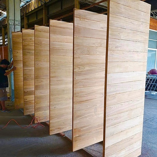 โรงงานผลิตประตูไม้สัก